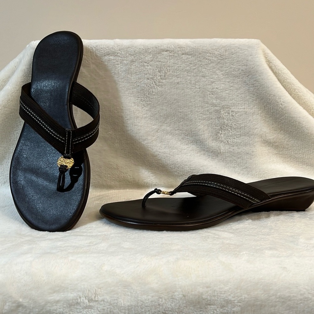 Italian Made Thong Sandals. Size 7 1/2. Excellent Condition.